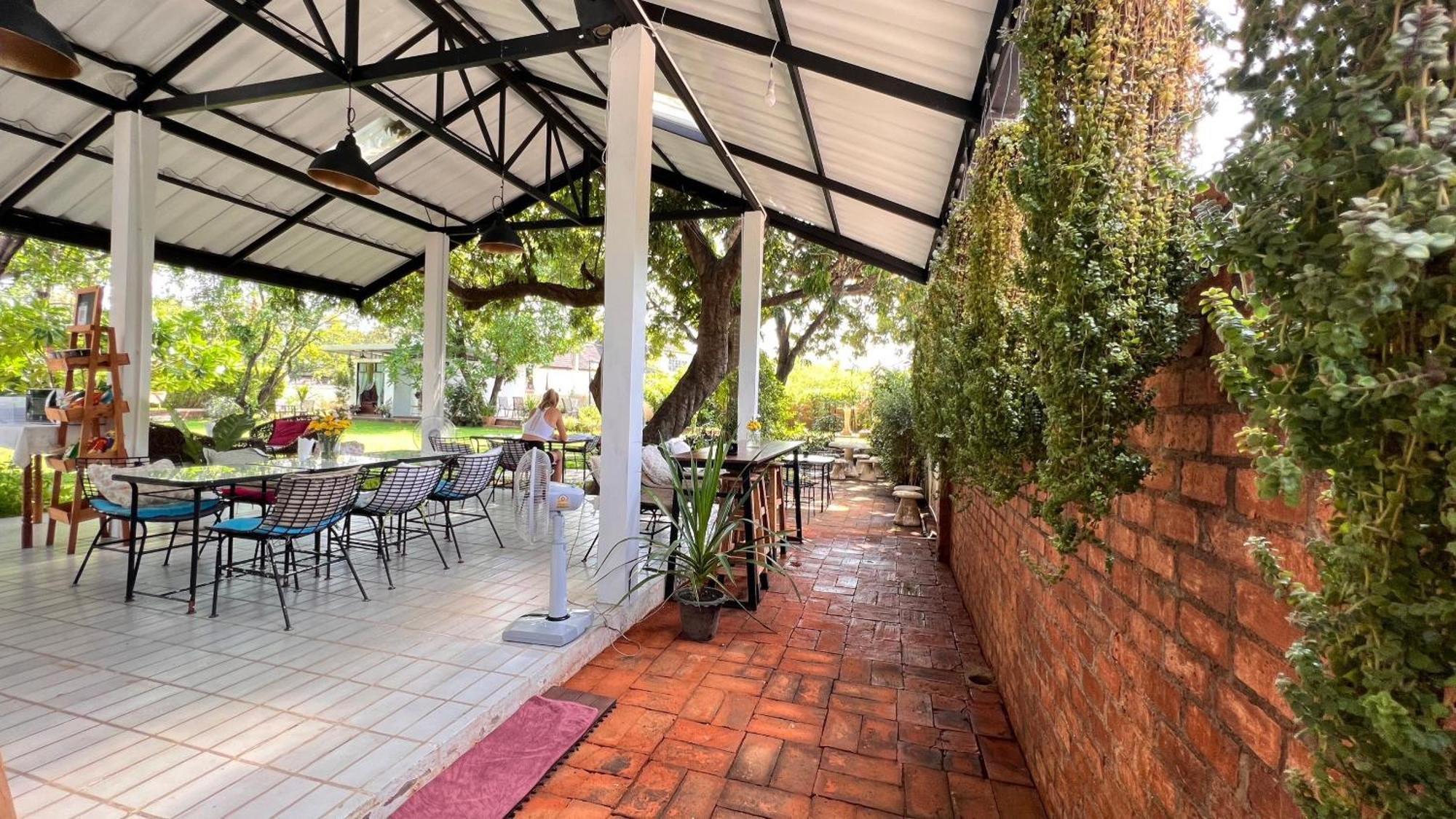 Udee Cozy Hotel Chiang Mai Exterior photo